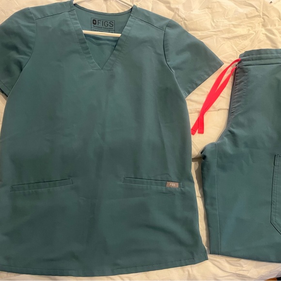 Figs Scrub Set - Picture 1 of 7